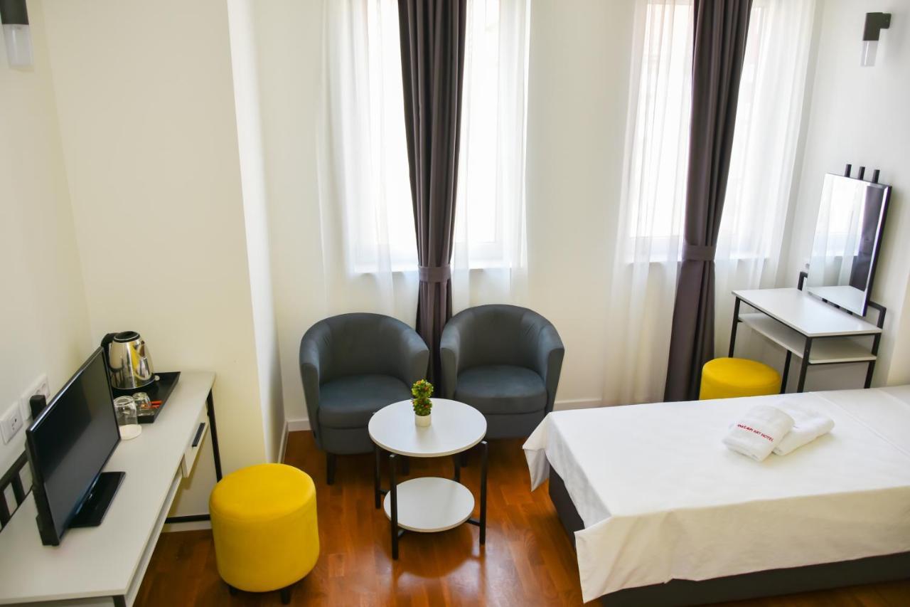 Osten Art Hotel Скопие Екстериор снимка
