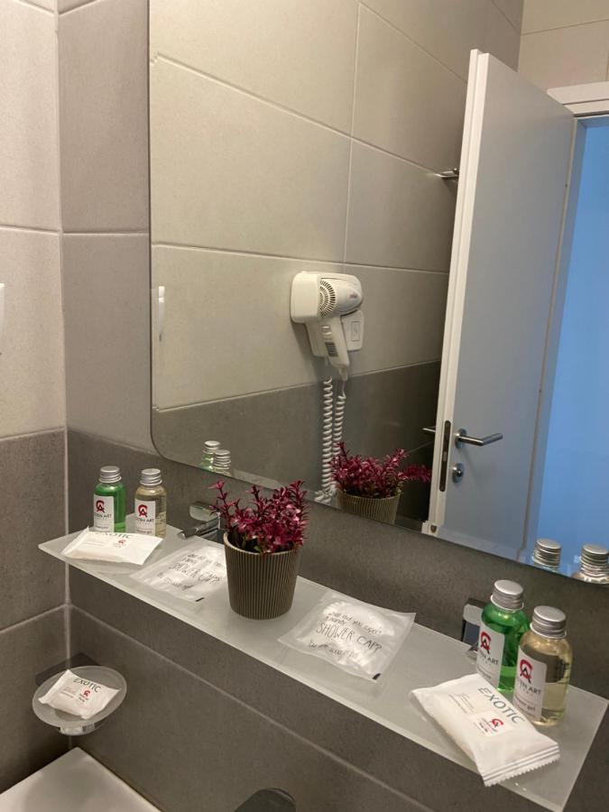 Osten Art Hotel Скопие Екстериор снимка